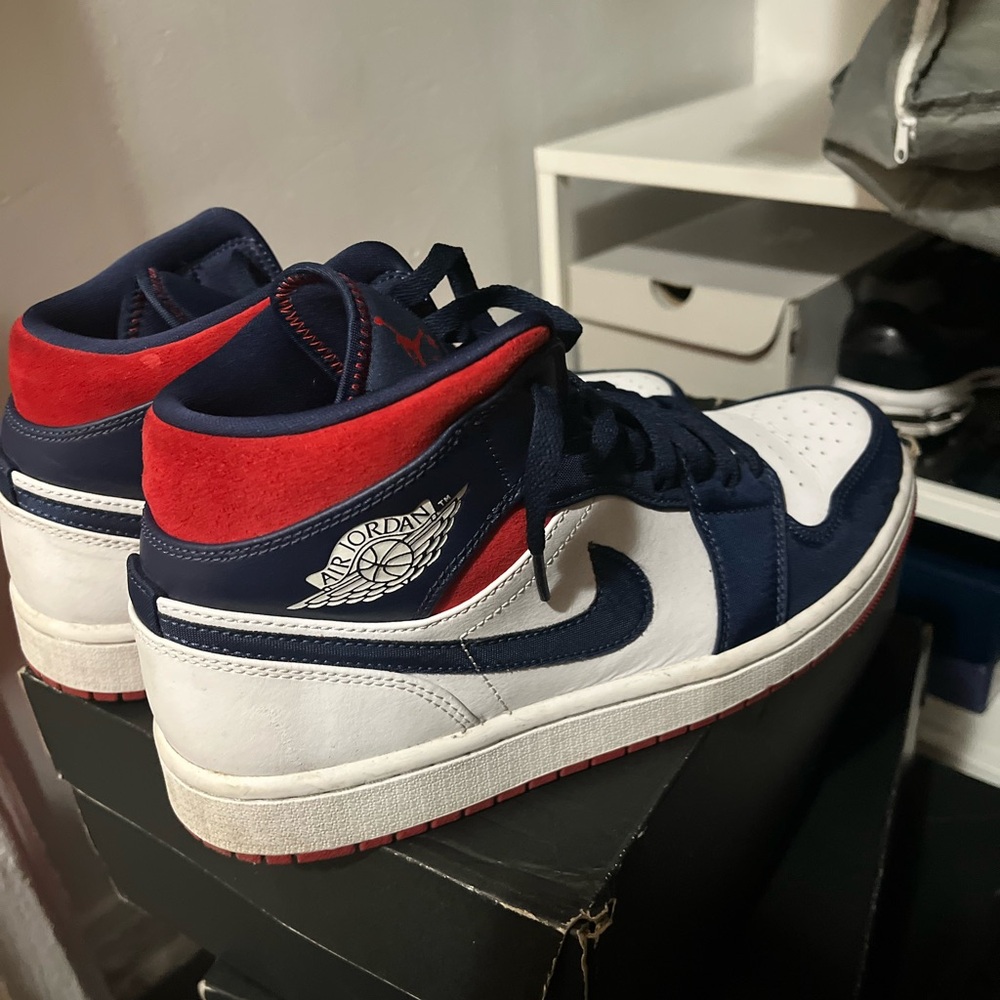 Jordan Men's White, Navy, and Red Sneakers